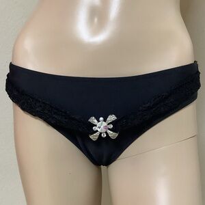 Woman’s bikini bottom🖤